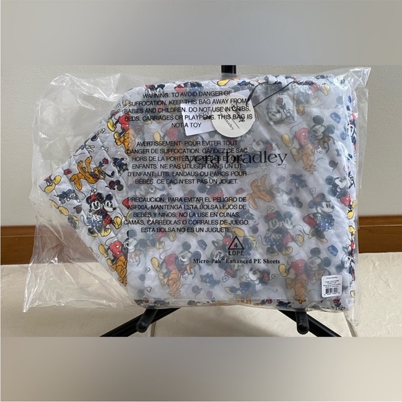 Vera Bradley Disney Large Travel Duffel Bag NWT “Mickey Mouse Family Fun Multi” - Picture 5 of 5